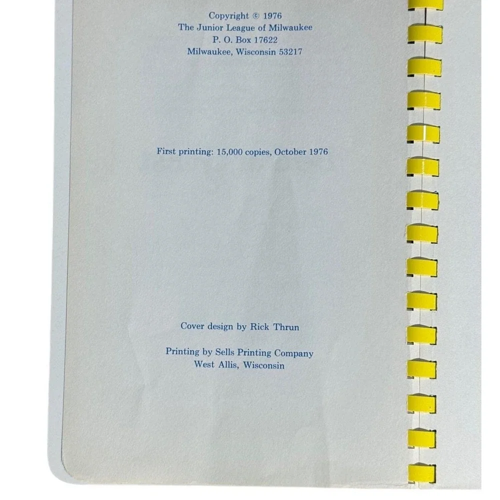 Vintage spiral‎ bound cookbook recipe collection Junior League Milwaukee 1976
